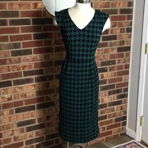 NWT. Green & Black houndstooth midi dress plaid